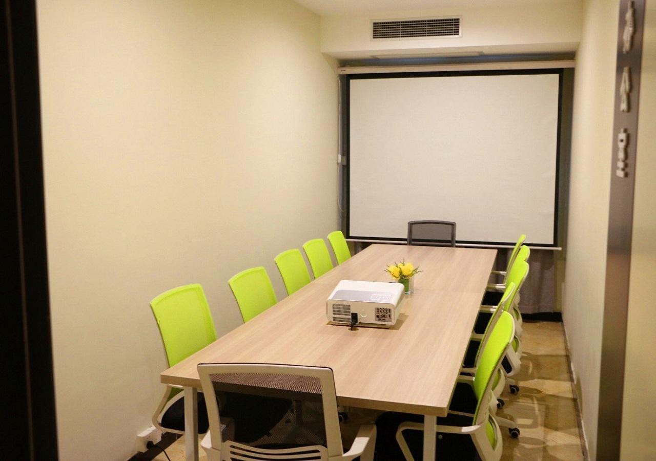 Dihang Boutique Pudong Airport Branch - Provides Shuttle Service To Pudong Airport And Disneyland Hotel